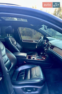 Внедорожник / Кроссовер Volkswagen Touareg 2011 в 
