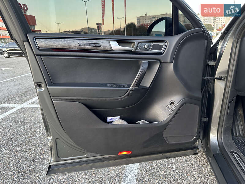 Внедорожник / Кроссовер Volkswagen Touareg 2014 в Черновцах фото 16 Внедорожник / Кроссовер Volkswagen Touareg 2014 в Черновцах