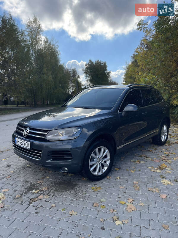 Внедорожник / Кроссовер Volkswagen Touareg 2013 в 