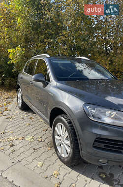 Внедорожник / Кроссовер Volkswagen Touareg 2013 в 