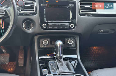 Внедорожник / Кроссовер Volkswagen Touareg 2013 в 