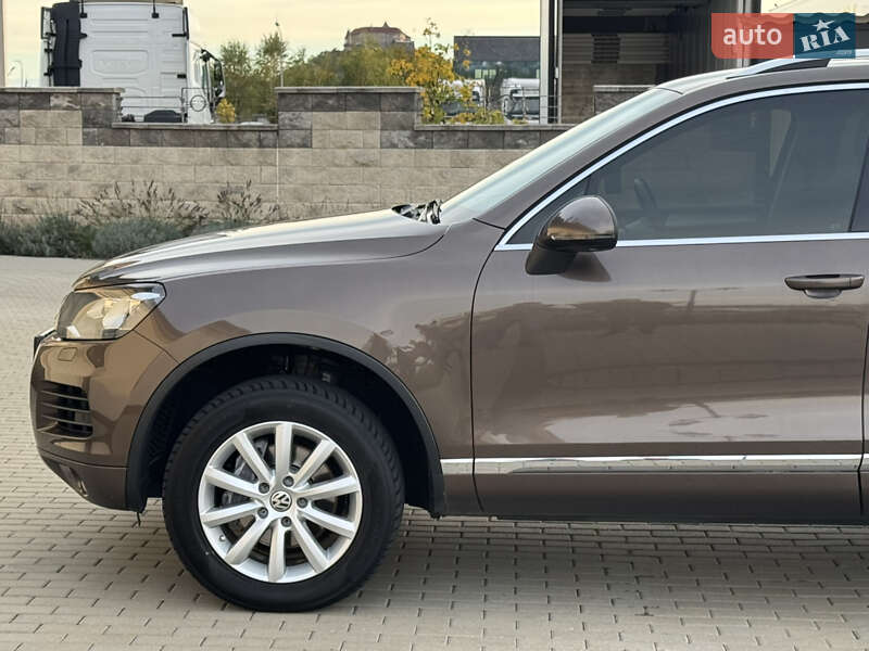 Внедорожник / Кроссовер Volkswagen Touareg 2014 в Мукачево