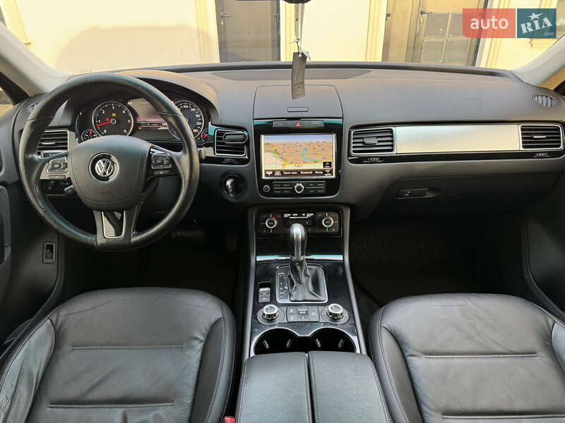 Внедорожник / Кроссовер Volkswagen Touareg 2014 в Мукачево