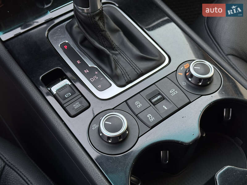 Внедорожник / Кроссовер Volkswagen Touareg 2014 в Мукачево