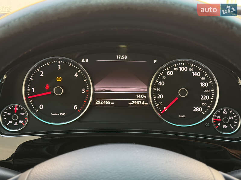 Внедорожник / Кроссовер Volkswagen Touareg 2014 в Мукачево