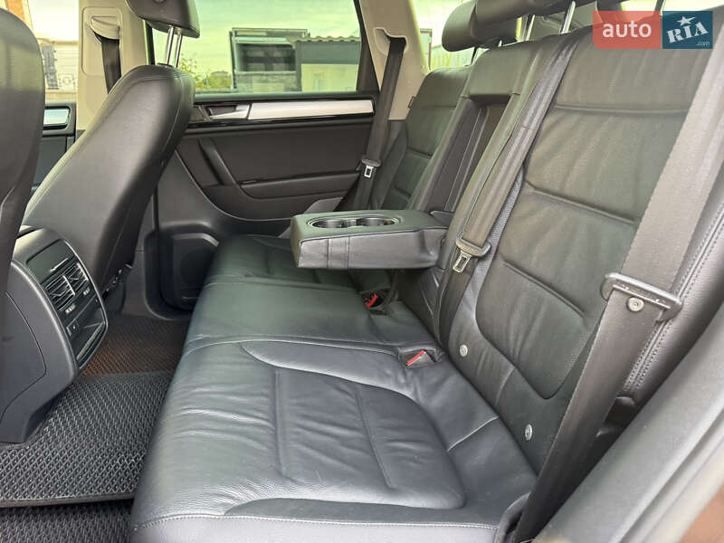 Внедорожник / Кроссовер Volkswagen Touareg 2014 в Мукачево