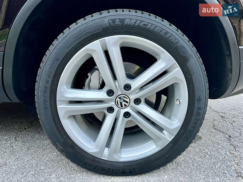 Позашляховик / Кросовер Volkswagen Touareg 2015 в Києві фото 26 Позашляховик / Кросовер Volkswagen Touareg 2015 в Києві