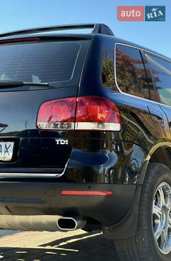 Внедорожник / Кроссовер Volkswagen Touareg 2006 в 