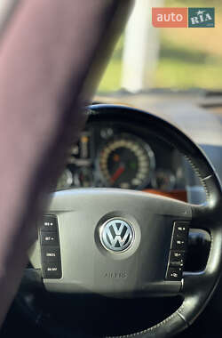 Внедорожник / Кроссовер Volkswagen Touareg 2006 в 