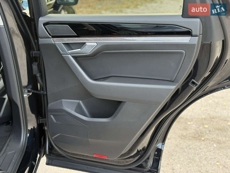 Позашляховик / Кросовер Volkswagen Touareg 2021 в Дніпрі фото 27 Позашляховик / Кросовер Volkswagen Touareg 2021 в Дніпрі