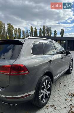 Внедорожник / Кроссовер Volkswagen Touareg 2015 в 