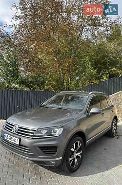 Внедорожник / Кроссовер Volkswagen Touareg 2015 в 