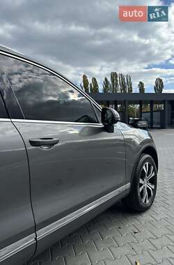 Внедорожник / Кроссовер Volkswagen Touareg 2015 в 