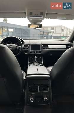 Внедорожник / Кроссовер Volkswagen Touareg 2015 в 