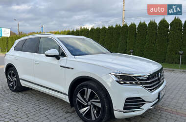 Внедорожник / Кроссовер Volkswagen Touareg 2019 в 