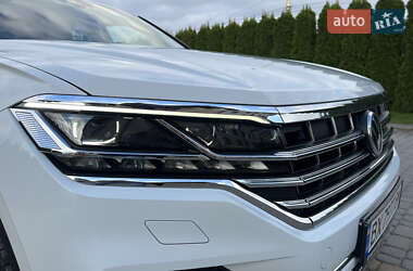 Внедорожник / Кроссовер Volkswagen Touareg 2019 в 