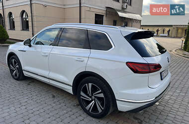 Внедорожник / Кроссовер Volkswagen Touareg 2019 в 