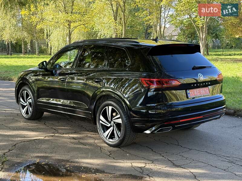 Позашляховик / Кросовер Volkswagen Touareg 2020 в Рівному