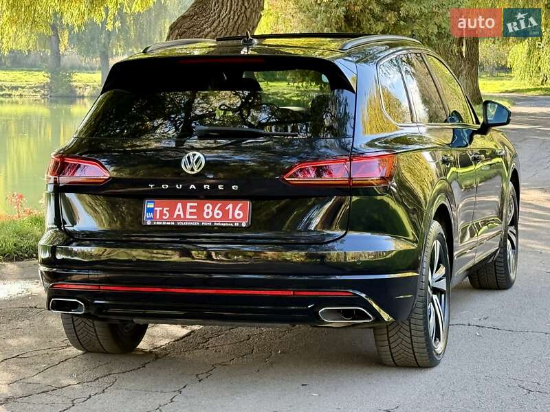 Позашляховик / Кросовер Volkswagen Touareg 2020 в Рівному