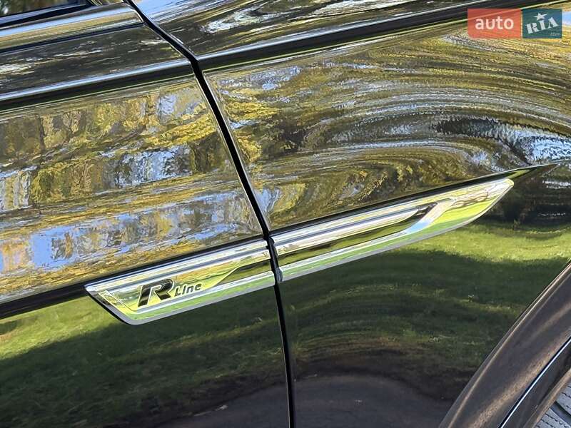 Позашляховик / Кросовер Volkswagen Touareg 2020 в Рівному