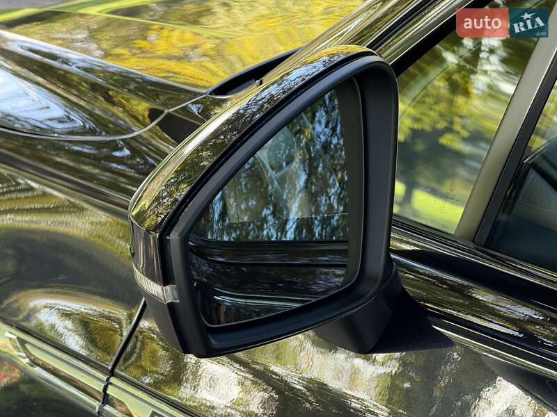 Позашляховик / Кросовер Volkswagen Touareg 2020 в Рівному