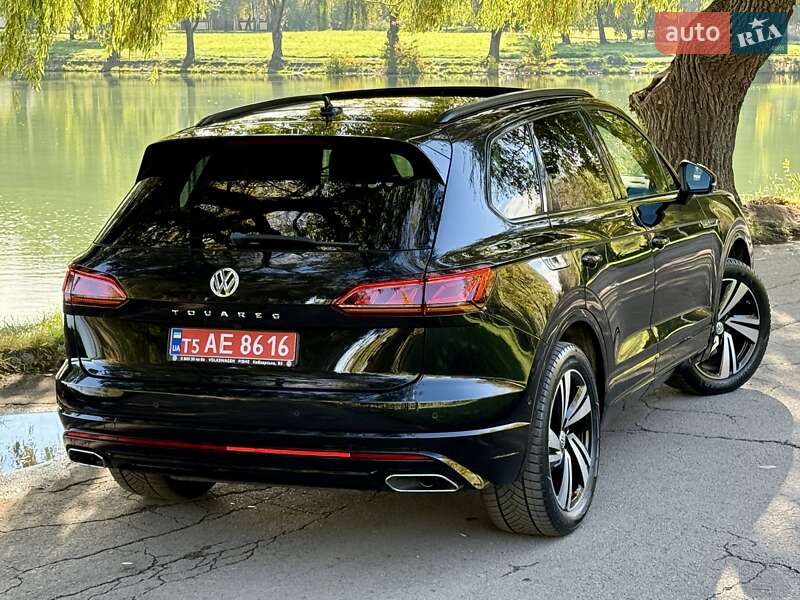 Позашляховик / Кросовер Volkswagen Touareg 2020 в Рівному