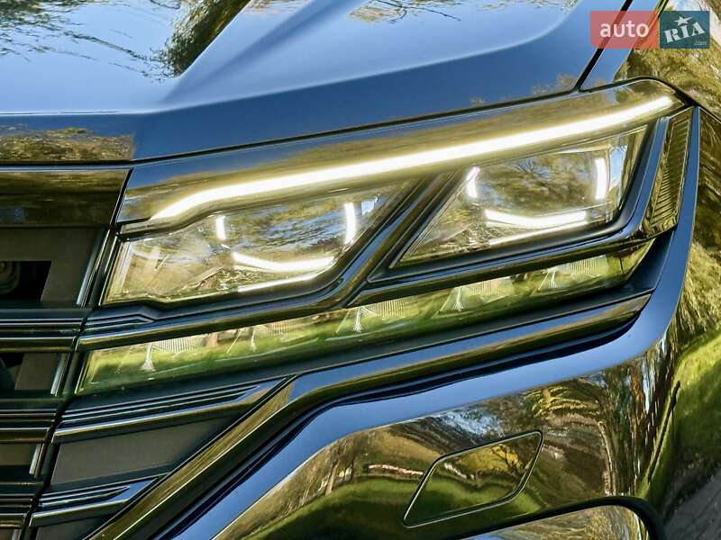 Позашляховик / Кросовер Volkswagen Touareg 2020 в Рівному