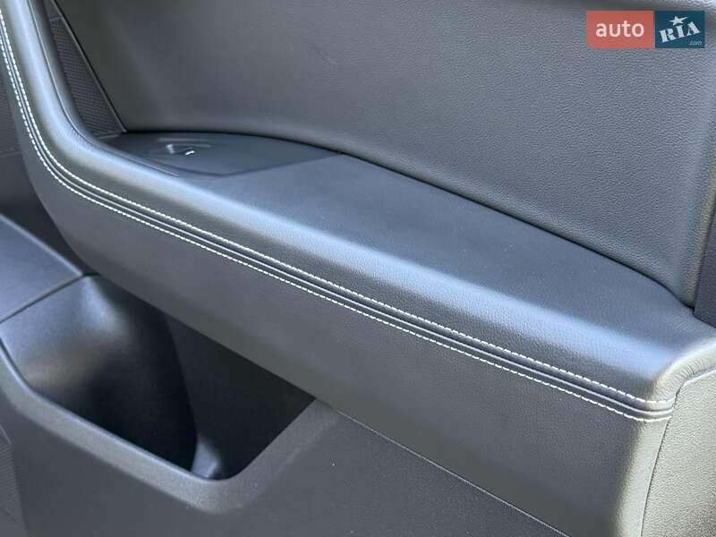 Позашляховик / Кросовер Volkswagen Touareg 2020 в Рівному