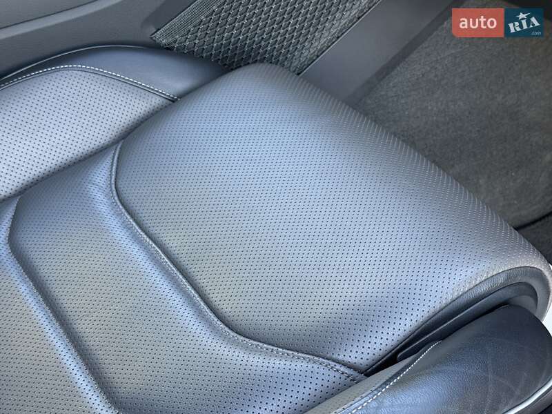 Позашляховик / Кросовер Volkswagen Touareg 2020 в Рівному