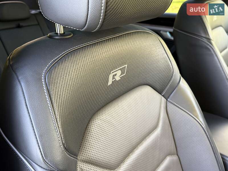 Позашляховик / Кросовер Volkswagen Touareg 2020 в Рівному