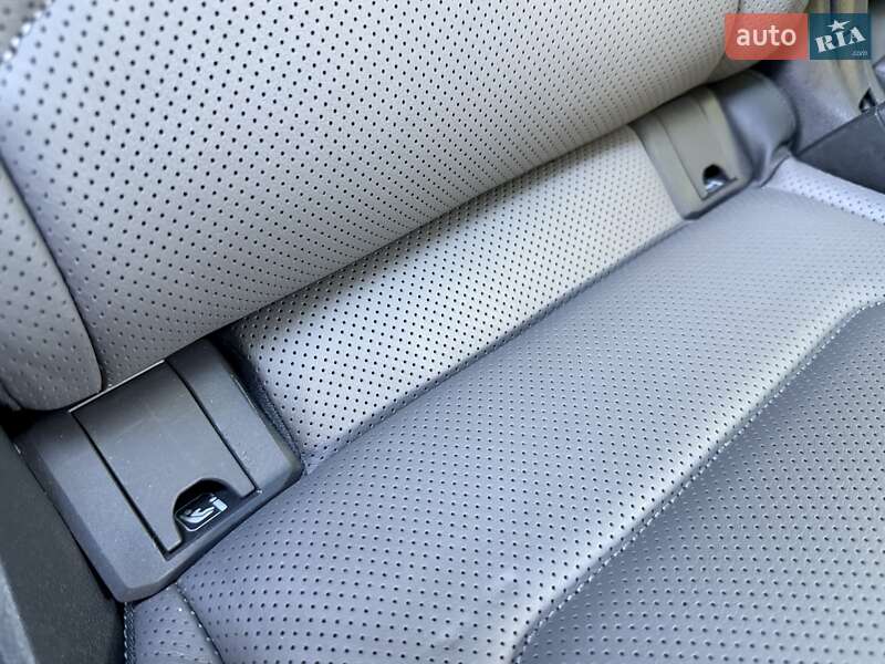 Позашляховик / Кросовер Volkswagen Touareg 2020 в Рівному