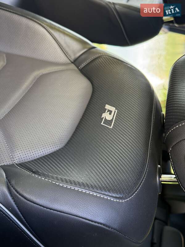 Позашляховик / Кросовер Volkswagen Touareg 2020 в Рівному