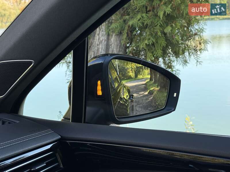 Позашляховик / Кросовер Volkswagen Touareg 2020 в Рівному