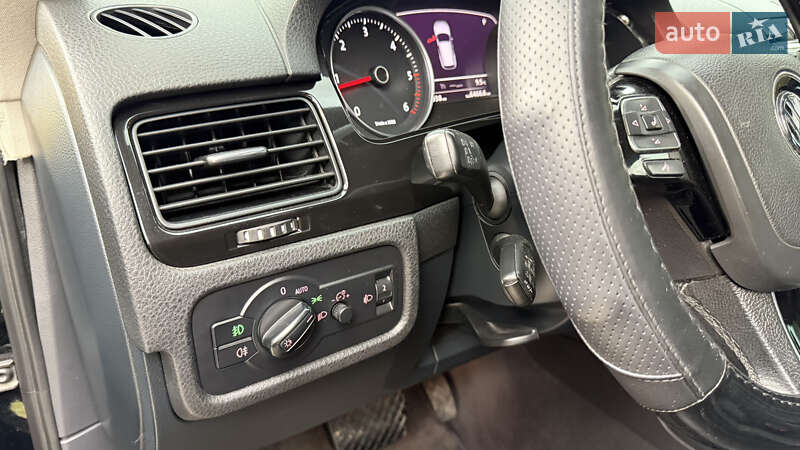 Внедорожник / Кроссовер Volkswagen Touareg 2012 в Звенигородке