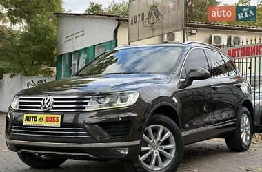 Внедорожник / Кроссовер Volkswagen Touareg 2016 в Николаеве