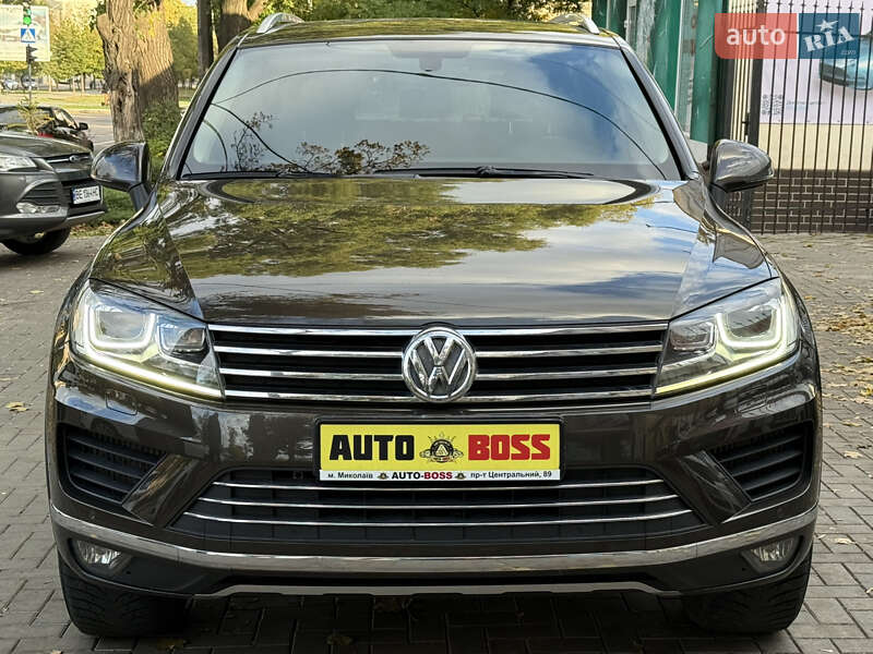 Внедорожник / Кроссовер Volkswagen Touareg 2016 в Николаеве