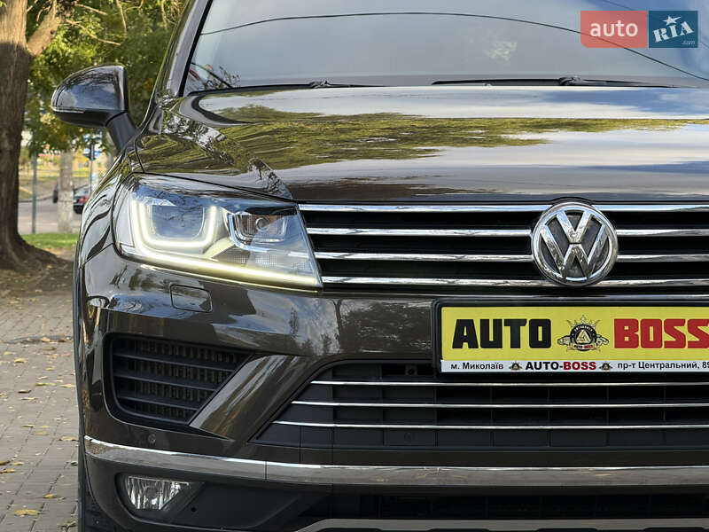 Внедорожник / Кроссовер Volkswagen Touareg 2016 в Николаеве