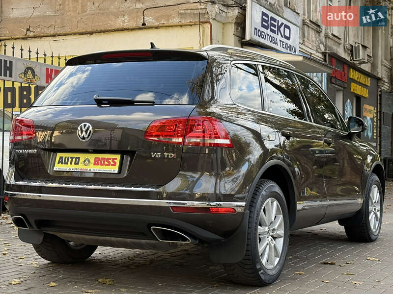 Внедорожник / Кроссовер Volkswagen Touareg 2016 в Николаеве