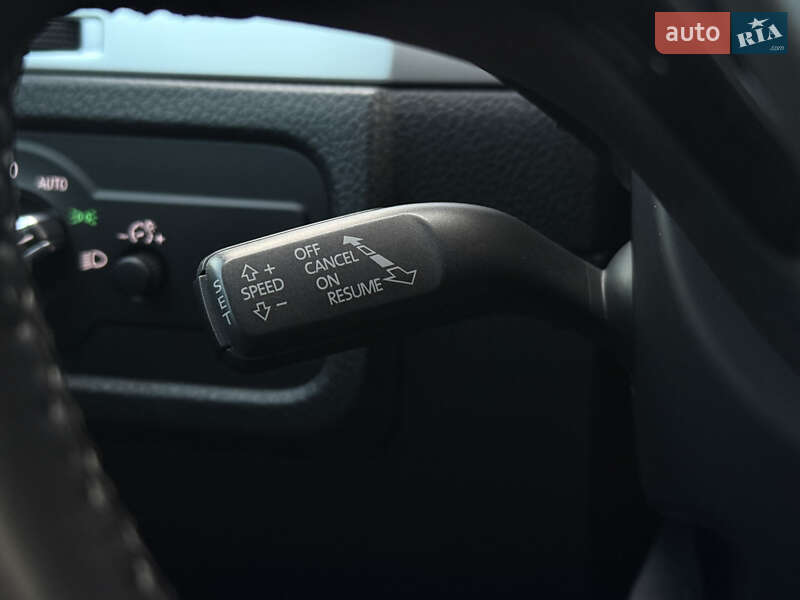 Внедорожник / Кроссовер Volkswagen Touareg 2016 в Николаеве