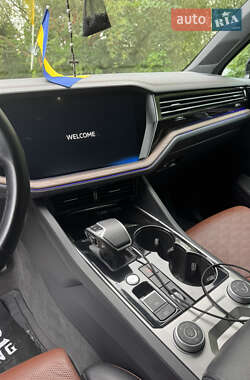 Внедорожник / Кроссовер Volkswagen Touareg 2020 в 