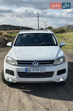 Внедорожник / Кроссовер Volkswagen Touareg 2013 в Ровно