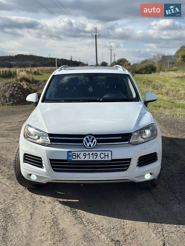 Внедорожник / Кроссовер Volkswagen Touareg 2013 в 