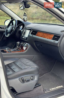 Внедорожник / Кроссовер Volkswagen Touareg 2013 в 