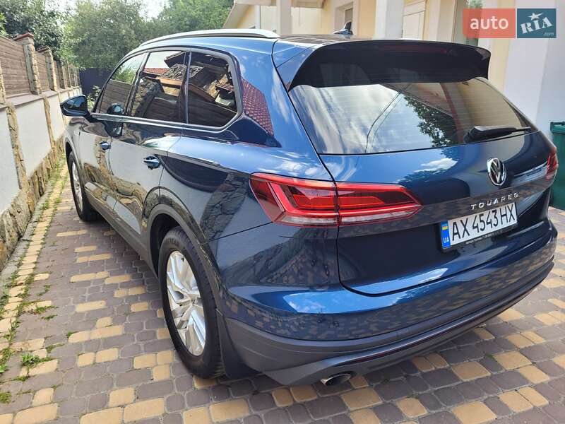 Внедорожник / Кроссовер Volkswagen Touareg 2020 в Киеве