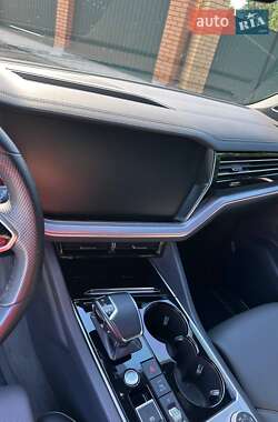Внедорожник / Кроссовер Volkswagen Touareg 2021 в 