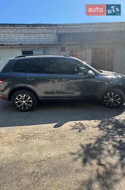 Внедорожник / Кроссовер Volkswagen Touareg 2015 в 