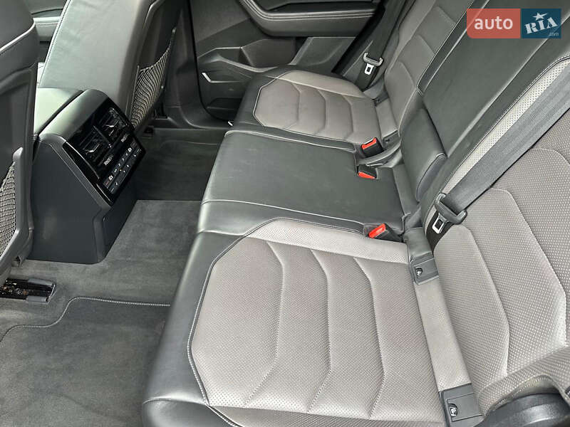 Позашляховик / Кросовер Volkswagen Touareg 2018 в Сарнах фото 72 Позашляховик / Кросовер Volkswagen Touareg 2018 в Сарнах