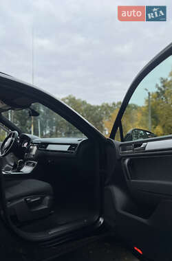 Внедорожник / Кроссовер Volkswagen Touareg 2013 в 