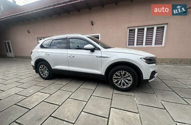 Внедорожник / Кроссовер Volkswagen Touareg 2019 в 