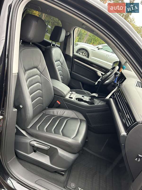 Позашляховик / Кросовер Volkswagen Touareg 2019 в Києві фото 28 Позашляховик / Кросовер Volkswagen Touareg 2019 в Києві